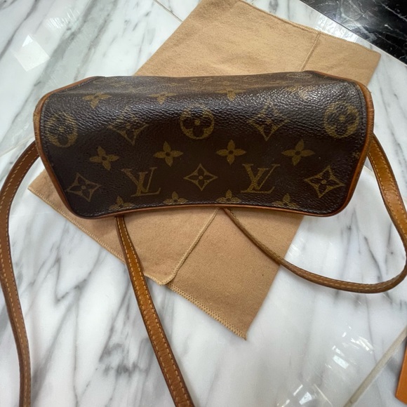 LOUIS VUITTON MONOGRAM CANVAS WAIST POCHETTE - Picture 5 of 16